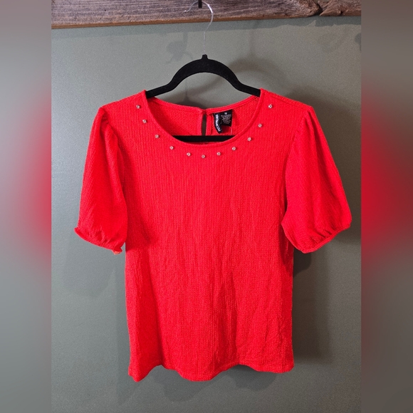 Red Women's Top with Studded Neckline Kristin Nicole womens Blouse M sz, new - Picture 1 of 8
